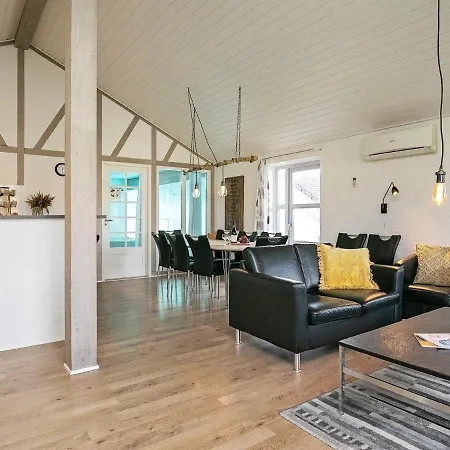 10 Person Holiday In Bl Vand